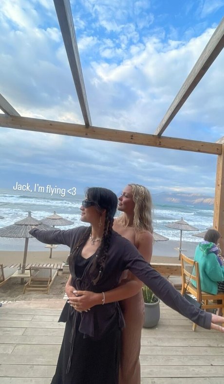 MillieT25 sexy pornstar photos