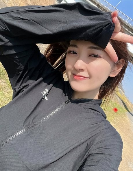 Saki Yanase model high quality image