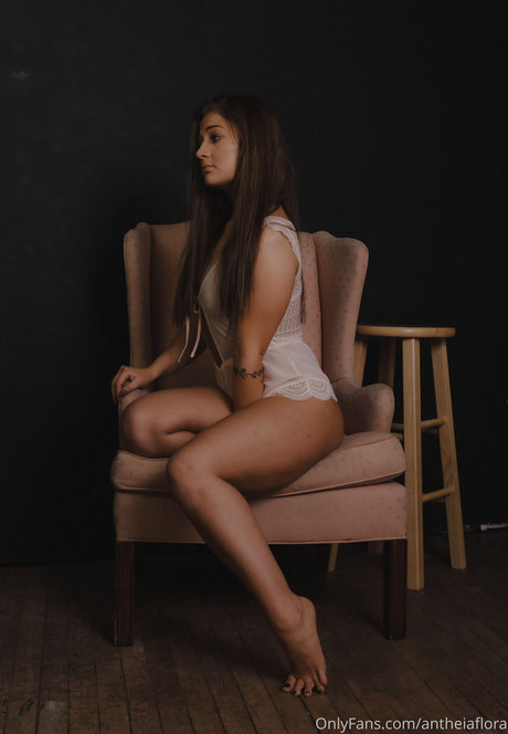 Antheia Flora naked model pictures