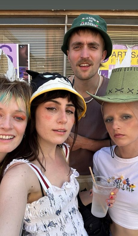 Doddleoddle model art gallery