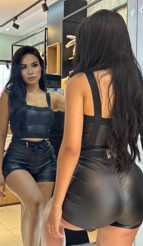 Larissa Nunes model free pictures