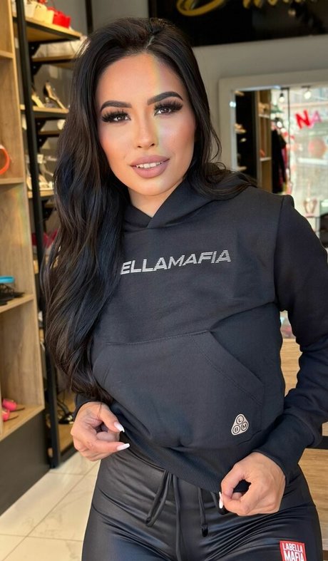 Larissa Nunes pornstar art galleries