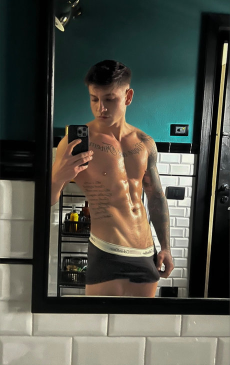 _Liam Reed TOP 0_ perfect model image