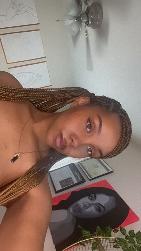 L ex Divine star pretty picture