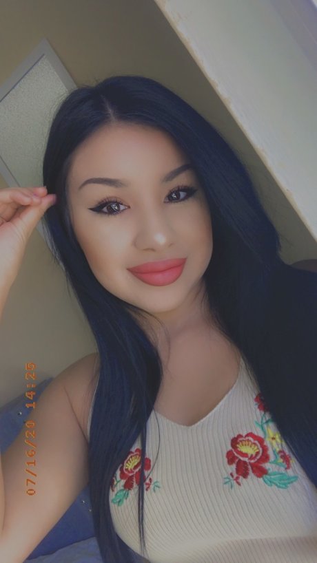 Letstalkfeet model adult pic