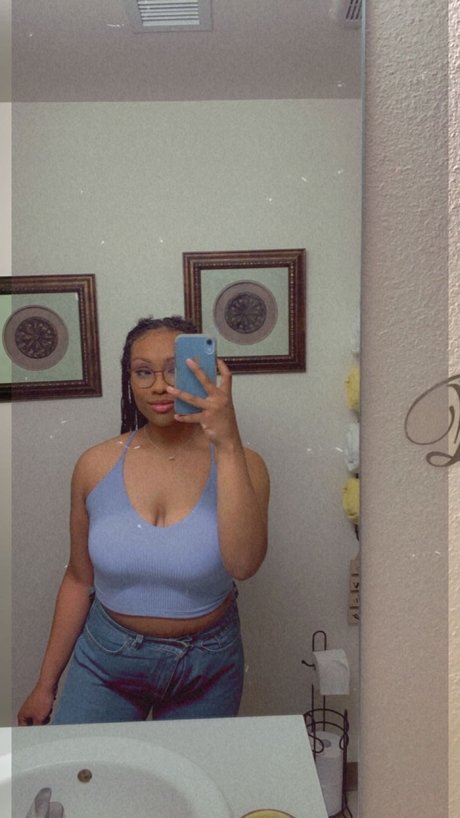 leslie_ model nude pic