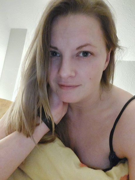 Leonore K exclusive actress picture