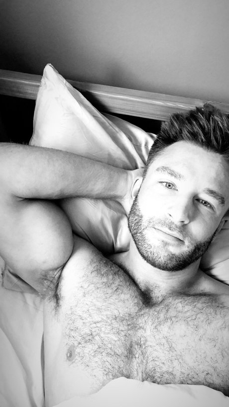 Leo Isaksson model beautiful picture