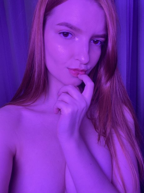 Lena Fox exclusive star photo