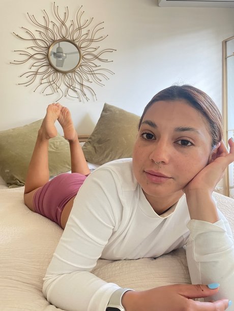 Legs on Lola hd model archive