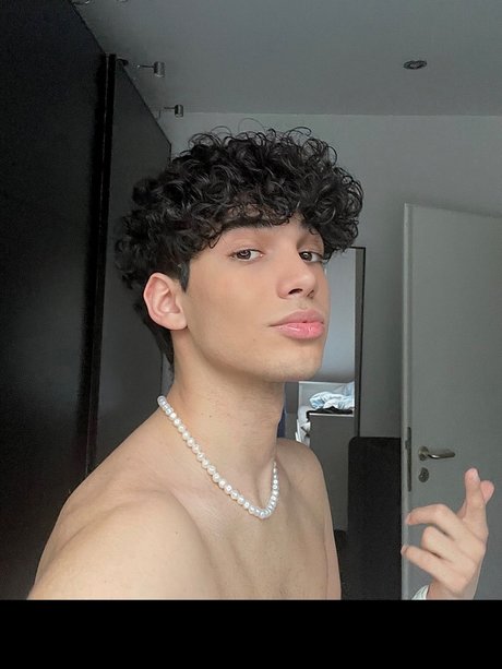 Leeyano beautiful model photo