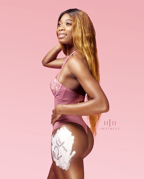 LeeshaDiamond beautiful model image