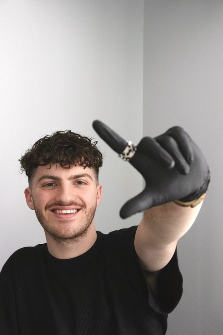 Dorian Tudeau star erotic pictures