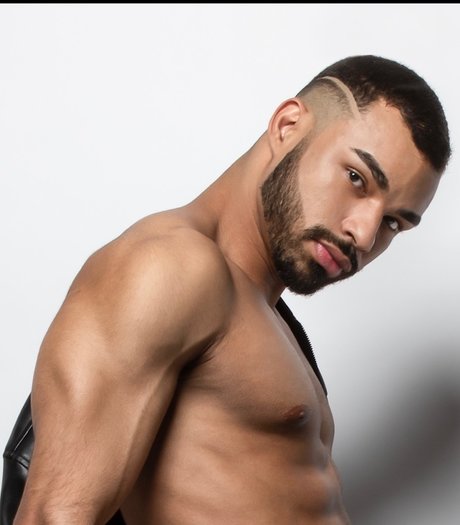 Leandro UK pornstar naked picture