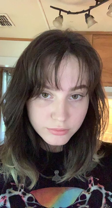 Leaf Thorne pornographic model pic