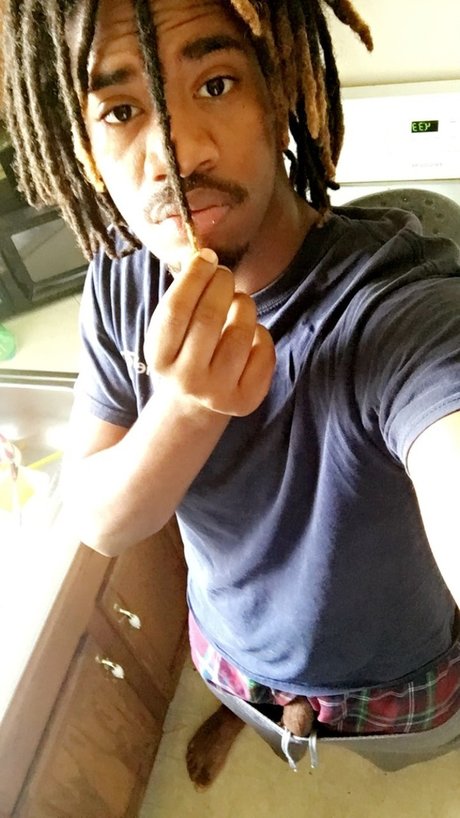 Ldking420 sexy model pic