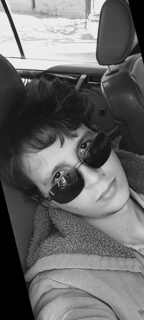 Victor DT naked model pic