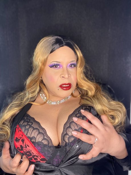 Goddess Lavish Galore exclusive pornstar picture