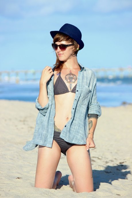 Laurel Nova naked star archive