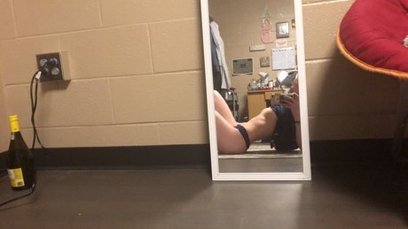 siracha erotic actress photo