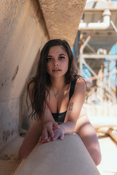 Ellianna West pretty actress image