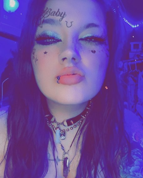 Courtney Baby model exclusive picture