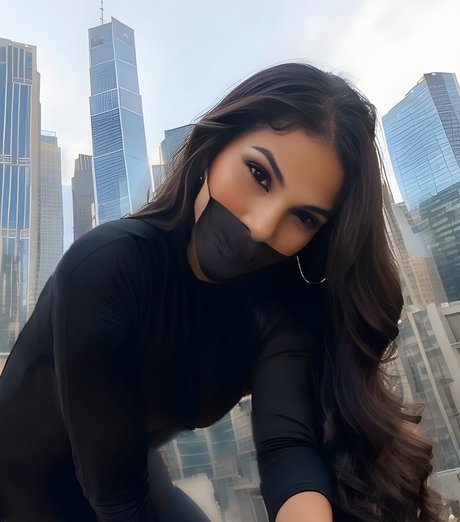 LillyTayna naked model picture