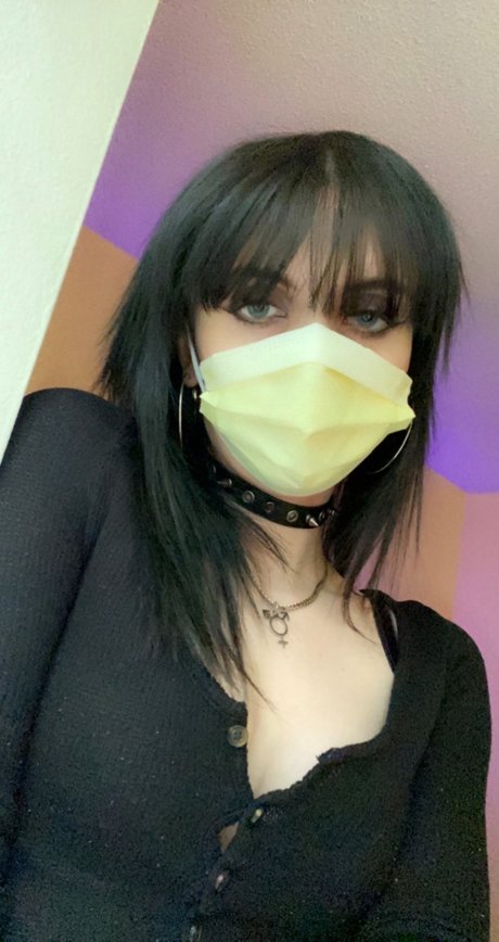 sidney pornographic model img