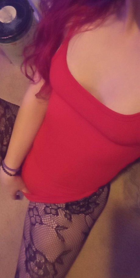 Bust on my Toes hd model picture