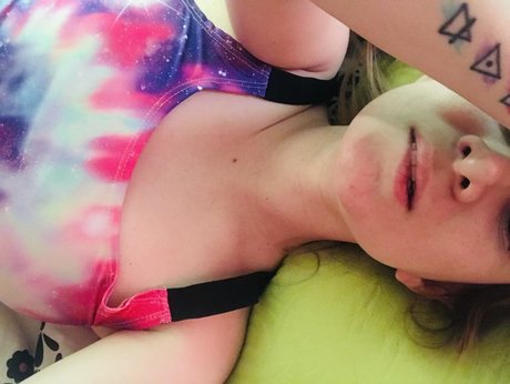 Lady Wonderland hd star image