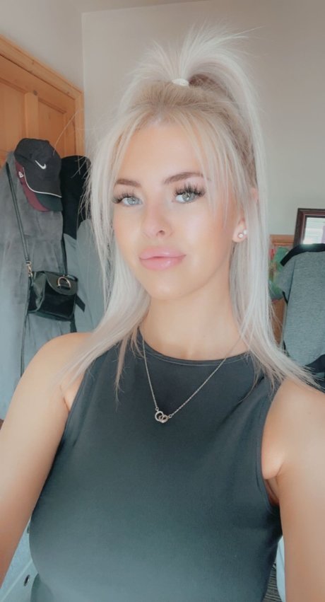 _Lucinda top model pic