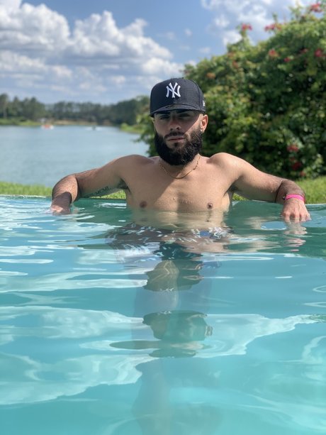 theonlylouie perfect pornstar image