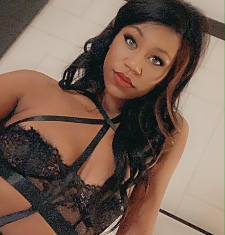 LookeyLu top model gallery