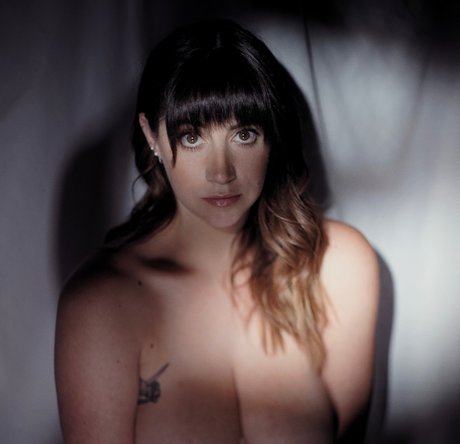 Lolo Woods star pornographic picture