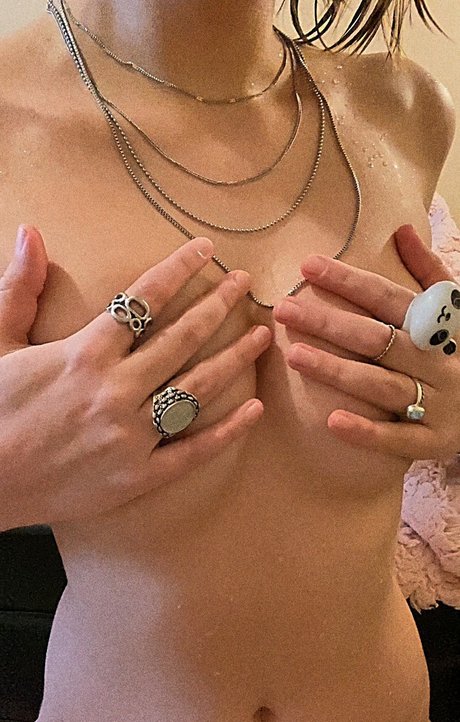 Lolly Saturn erotic pornstar pictures