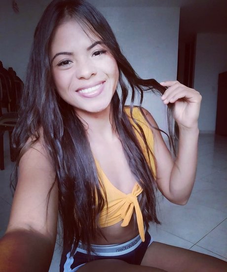 lolayen exclusive pornstar photos