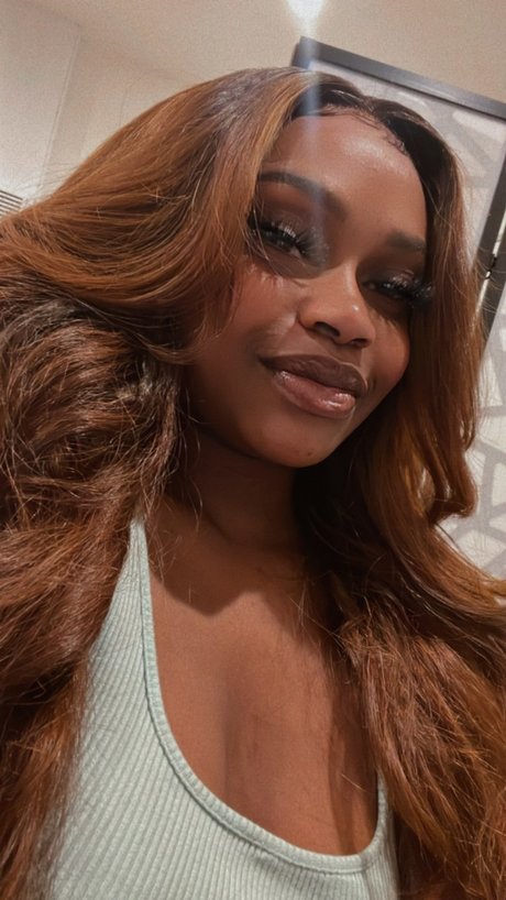 Lola Knightley adult model pictures