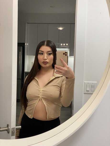 Lola Bunni star photos