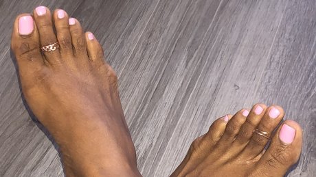 Logan feet actress pictures