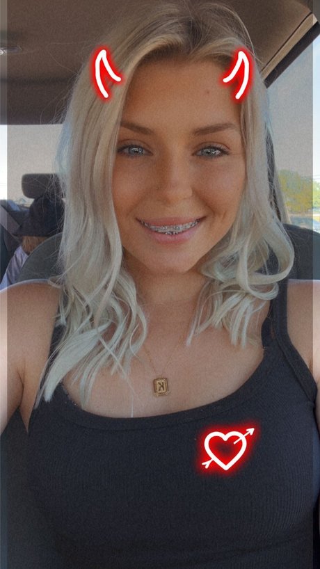 Lizzyy Pinkk erotic model pics