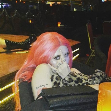 Lizzy Kitty exclusive model picture