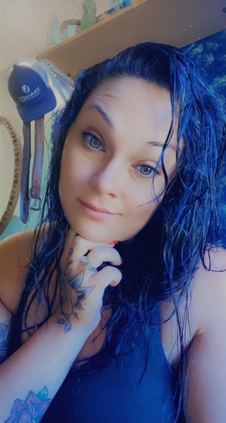 Lizzy Winn pornstar top pic