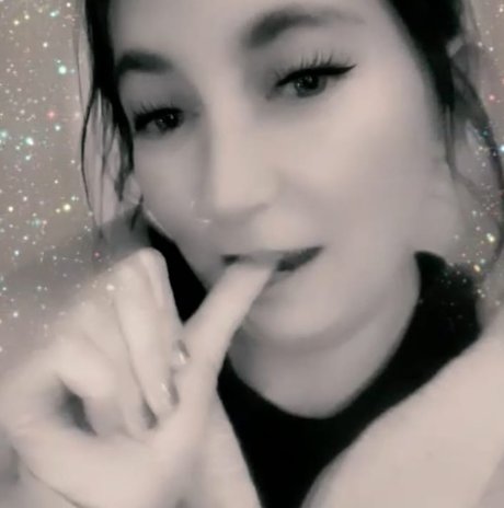 Maddie Sample beautiful model pic