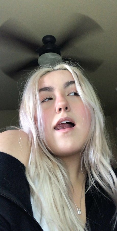 Luna Versace model picture