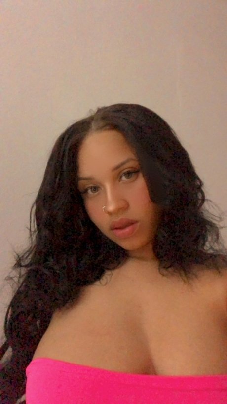 Lunaomy star exclusive picture