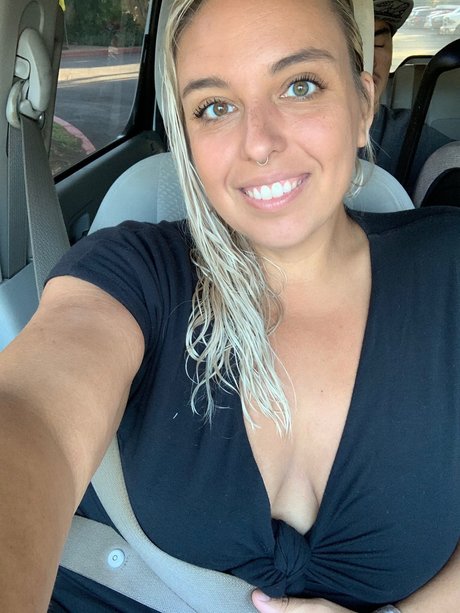 Luna Makena star sexy pic