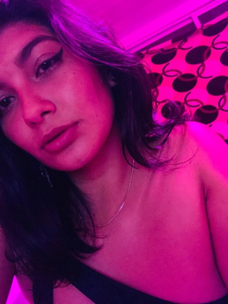 lulu vargas model top photo