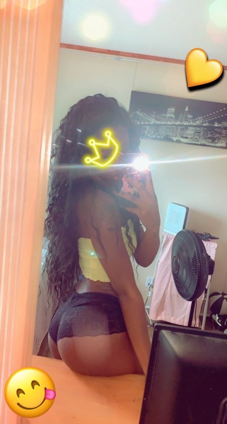 MyaDior exclusive star pics