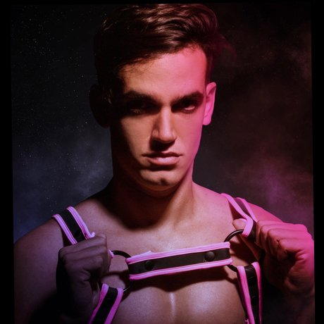 Luke Taylor xxx model gallery