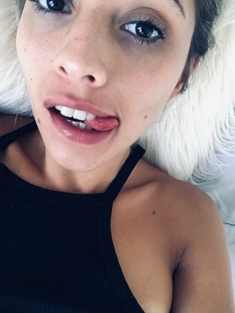 Luji_ pornographic model img